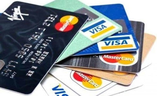 Nhiều người giật mình, vội đi đóng thẻ tín dụng